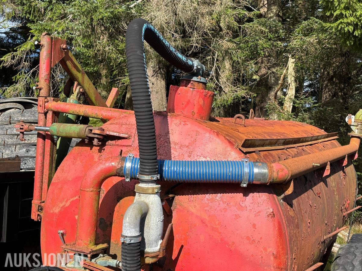 1984 Tankvogn til Traktor Julia 84 - Jurop Pumpe