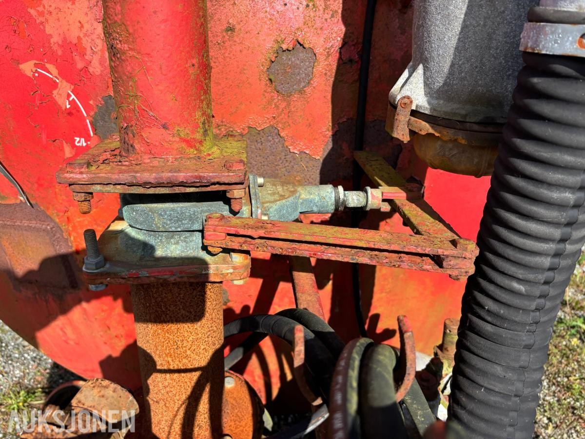 1984 Tankvogn til Traktor Julia 84 - Jurop Pumpe