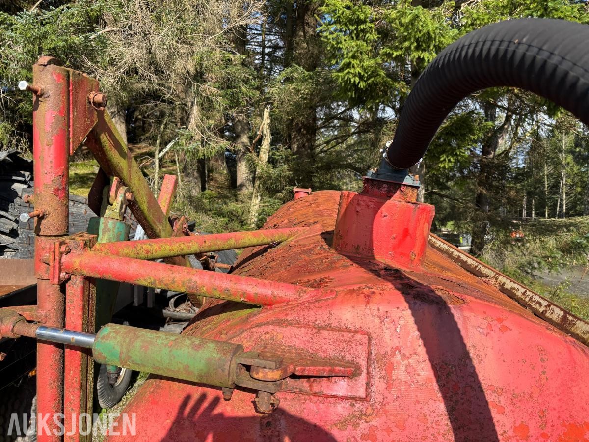 1984 Tankvogn til Traktor Julia 84 - Jurop Pumpe