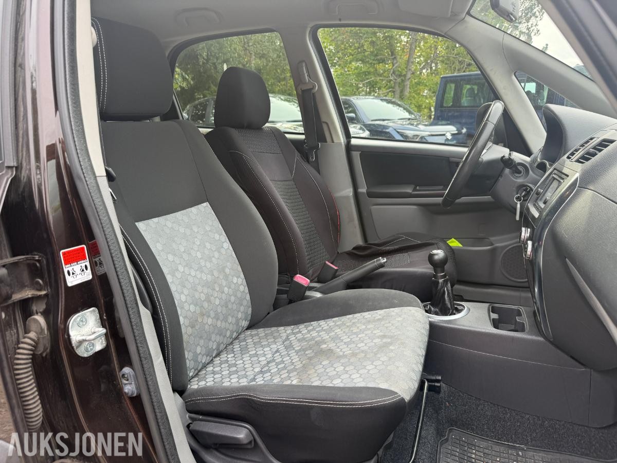 2014 Suzuki SX4 1.6-120 4X4, 185511km.