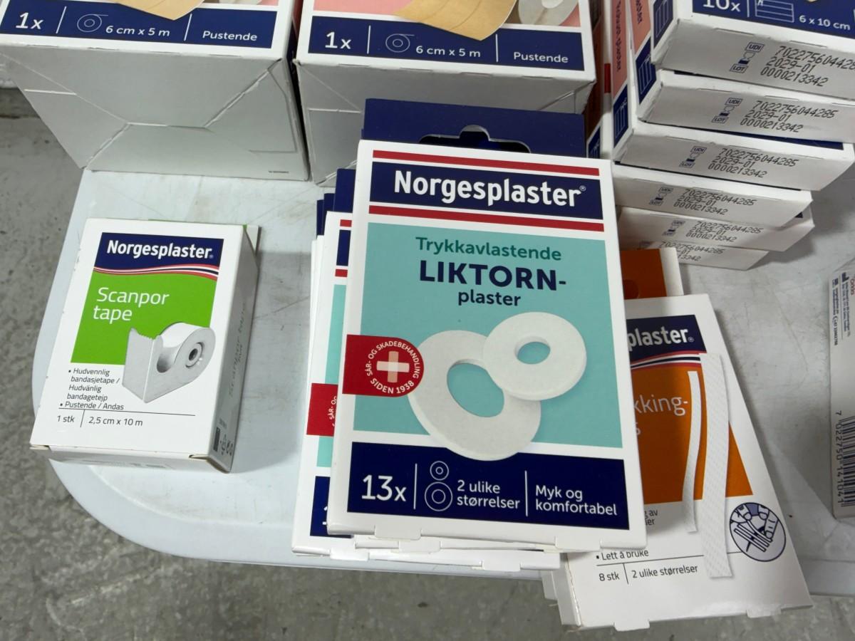 Stort parti med plaster, bandasjer og sårpleieprodukter fra Norgesplaster, 3M Nexcare, Mölnlycke m.fl.