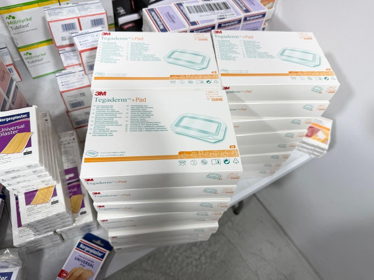Stort parti med plaster, bandasjer og sårpleieprodukter fra Norgesplaster, 3M Nexcare, Mölnlycke m.fl.