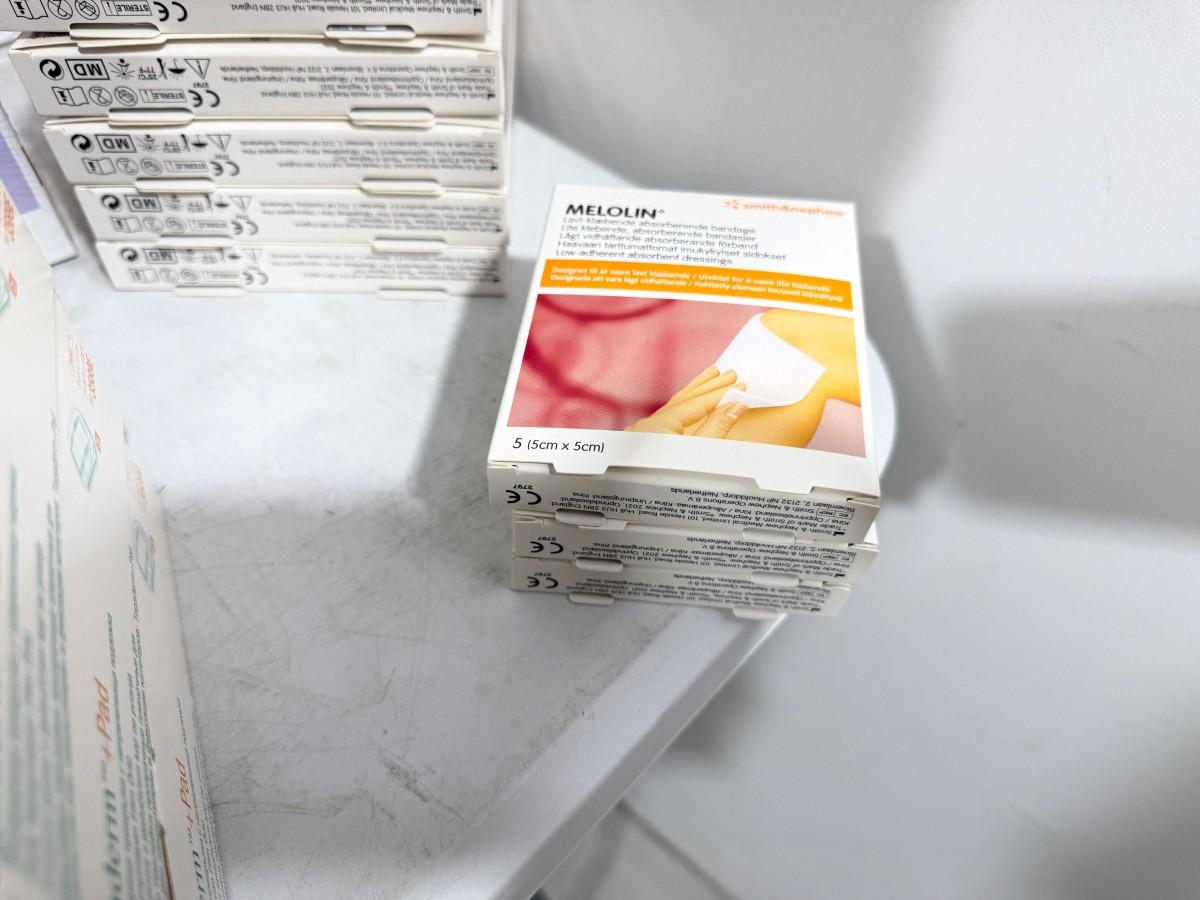 Stort parti med plaster, bandasjer og sårpleieprodukter fra Norgesplaster, 3M Nexcare, Mölnlycke m.fl.
