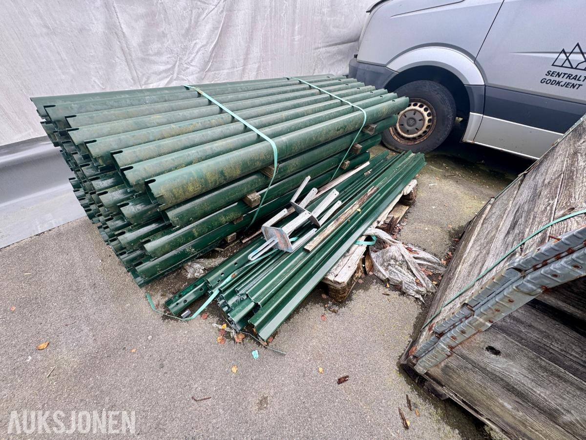 Veirekkverk for montering langs vei