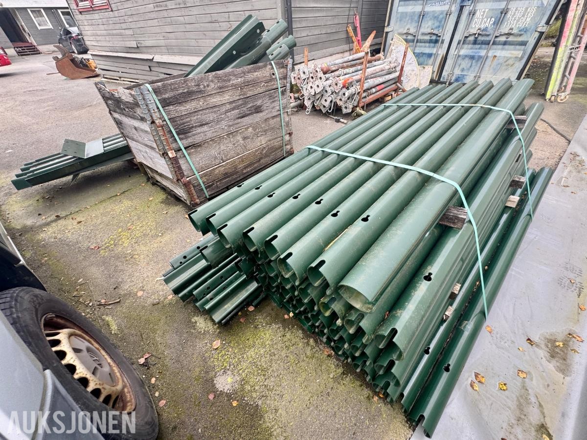 Veirekkverk for montering langs vei