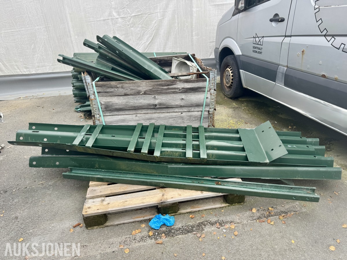 Veirekkverk for montering langs vei
