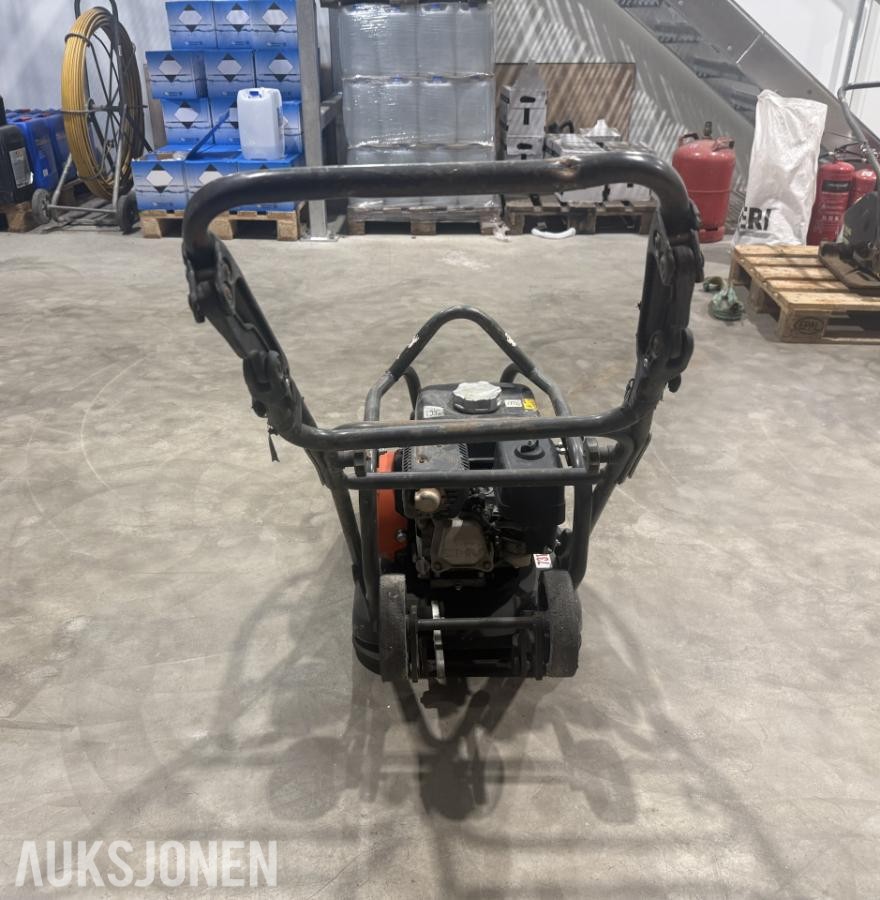 2021 Husqvarna LF 80 vibroplate, Honda GX160 motor