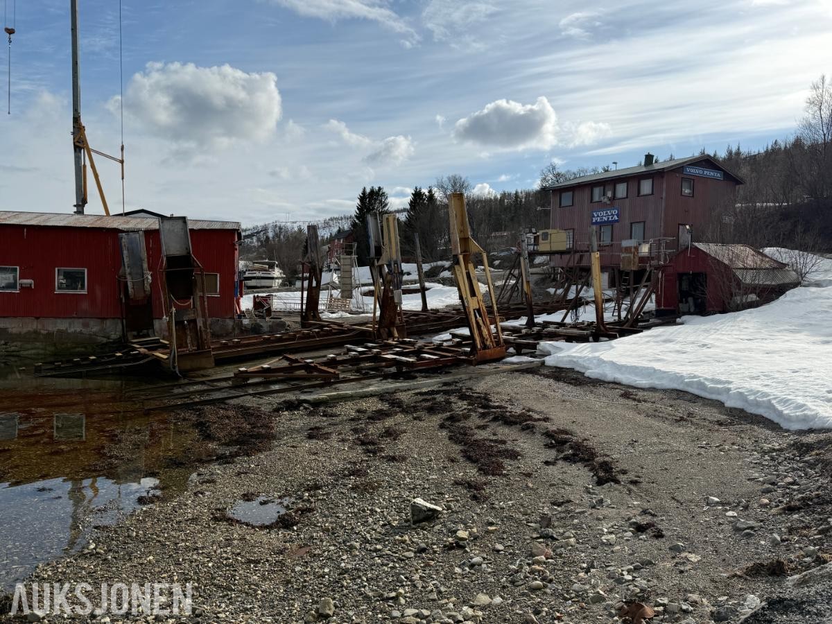 2 Store båtslipper - Komplett - Hydrauliske støtter