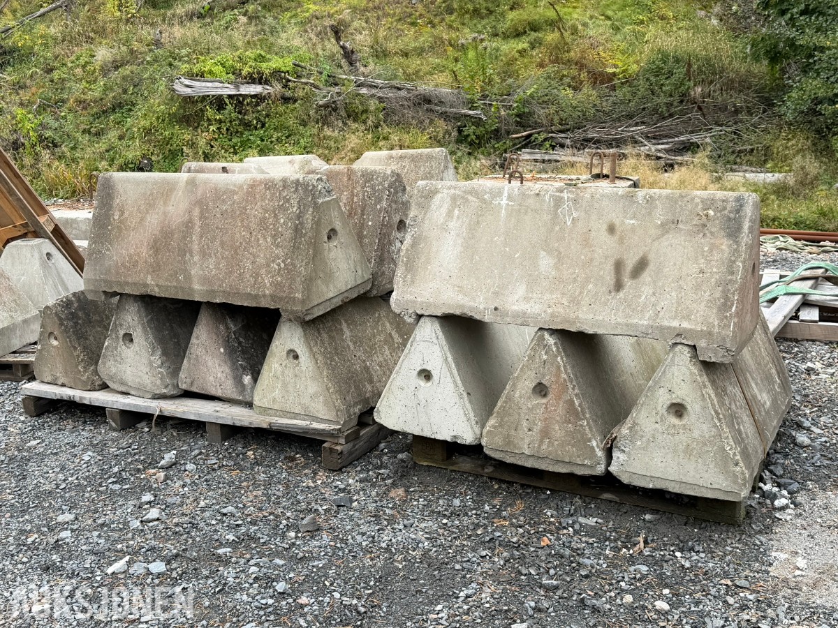 Betonggriser og skiltføtter