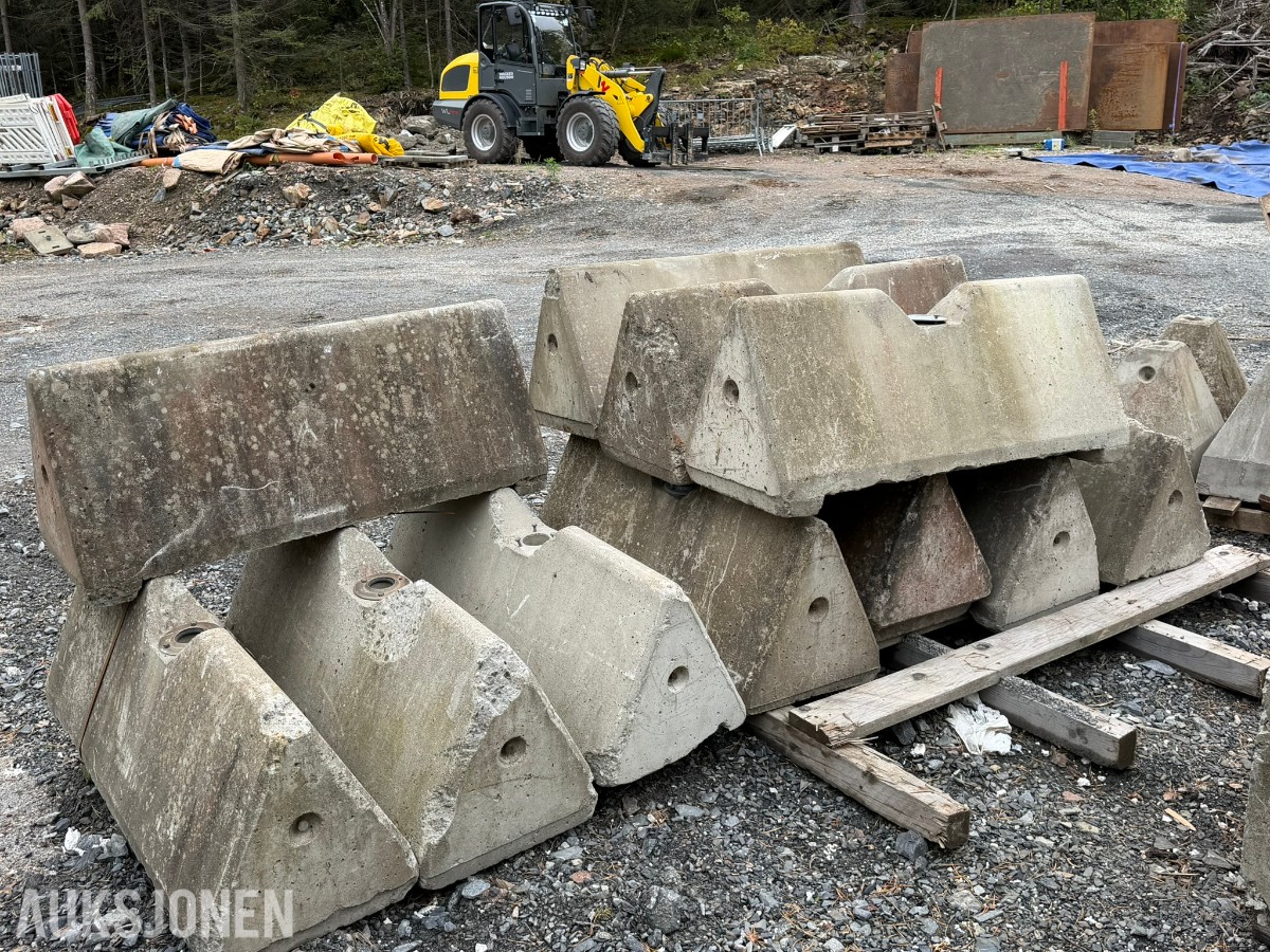 Betonggriser og skiltføtter