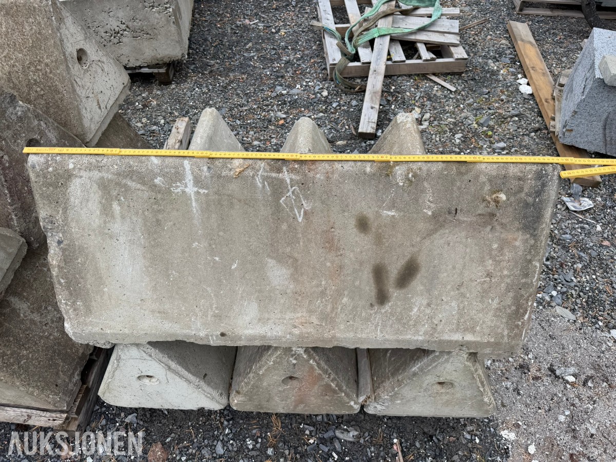 Betonggriser og skiltføtter
