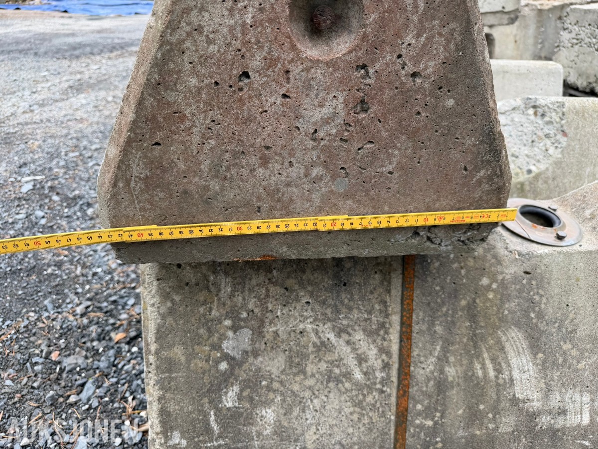 Betonggriser og skiltføtter