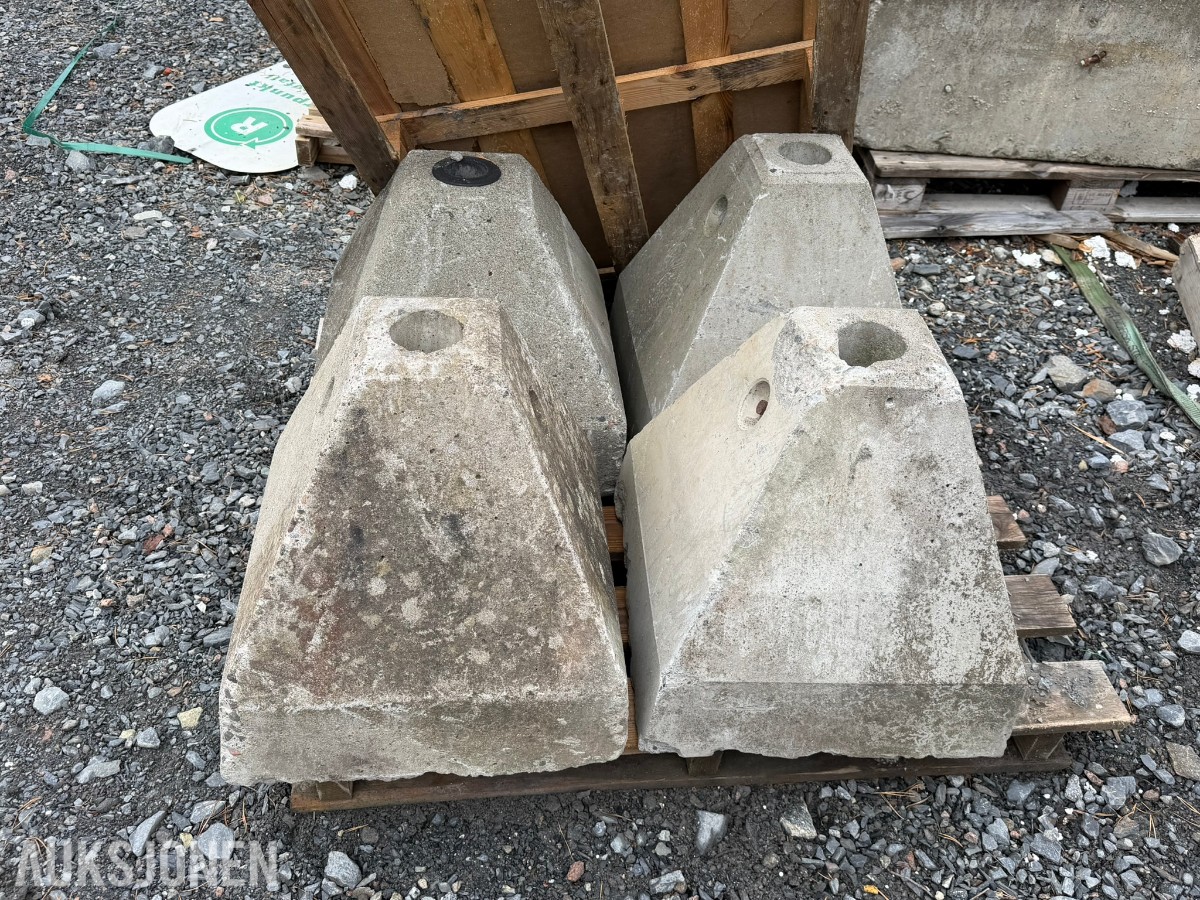 Betonggriser og skiltføtter