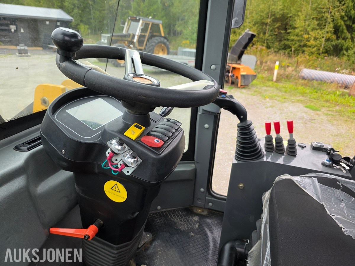 2024 Powertrack L45 hjullaster 217 timer Skuffe-hydrauliske pallegaffler