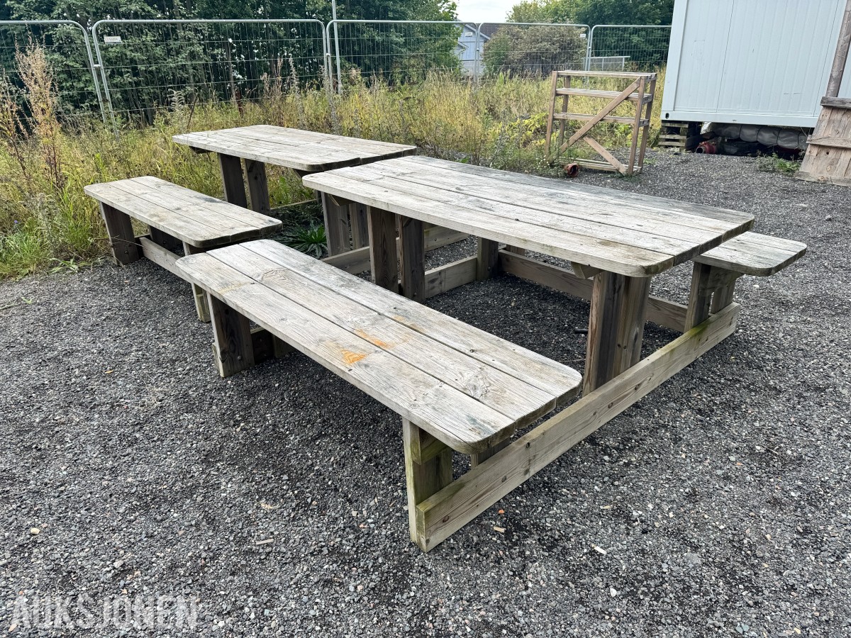 2 stk Bord med fastmonterte benker
