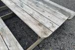 2 stk Bord med fastmonterte benker 