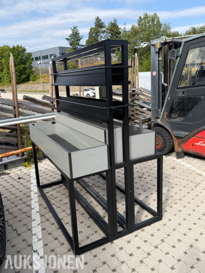 2 STK. UTSTILLINGSSTATIV / DISPLAYSTATIV MED HYLLER