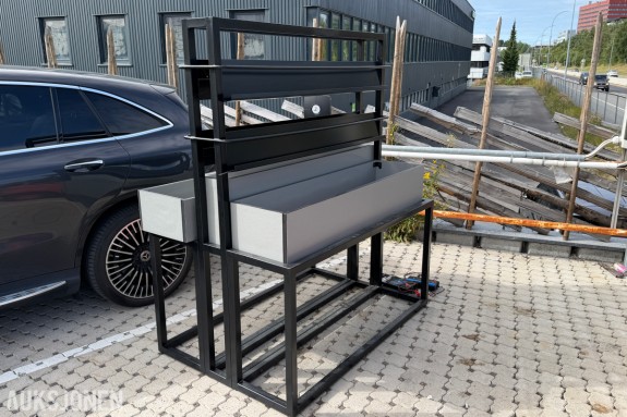 2 STK. UTSTILLINGSSTATIV / DISPLAYSTATIV MED HYLLER