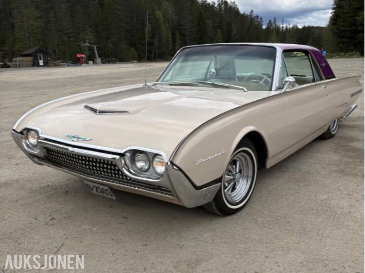 1962 Ford Thunderbird 