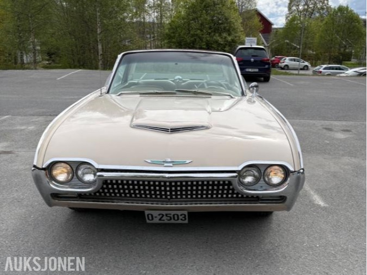 1962 Ford Thunderbird 