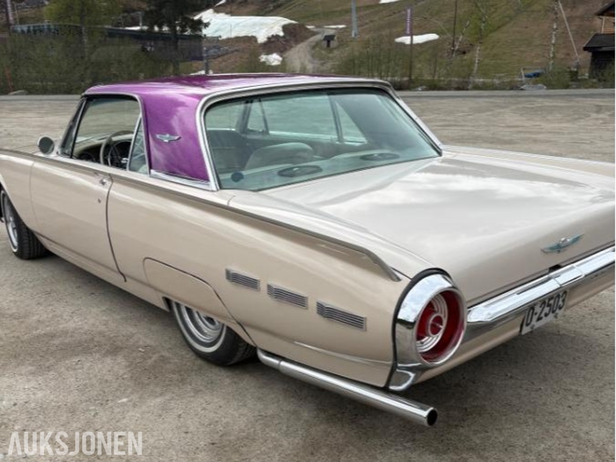 1962 Ford Thunderbird 