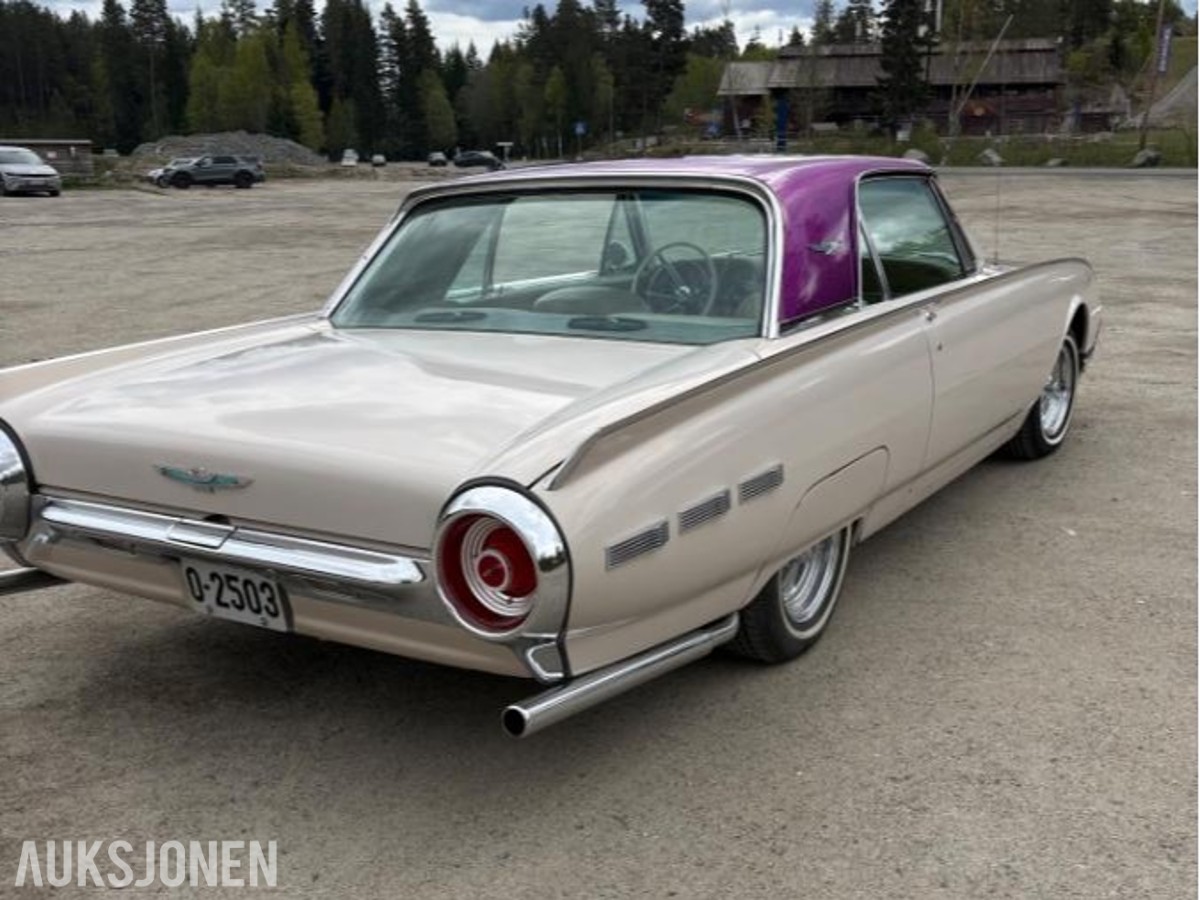 1962 Ford Thunderbird 