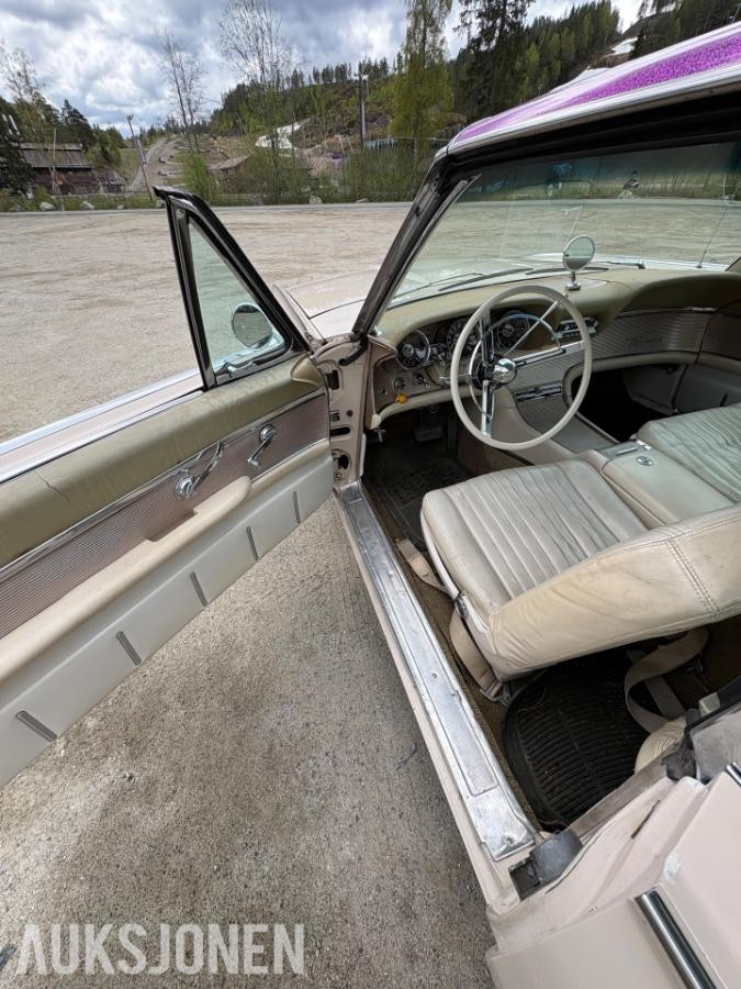 1962 Ford Thunderbird 