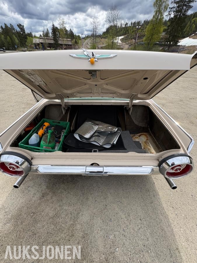 1962 Ford Thunderbird 