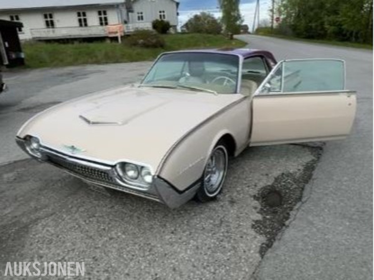 1962 Ford Thunderbird 