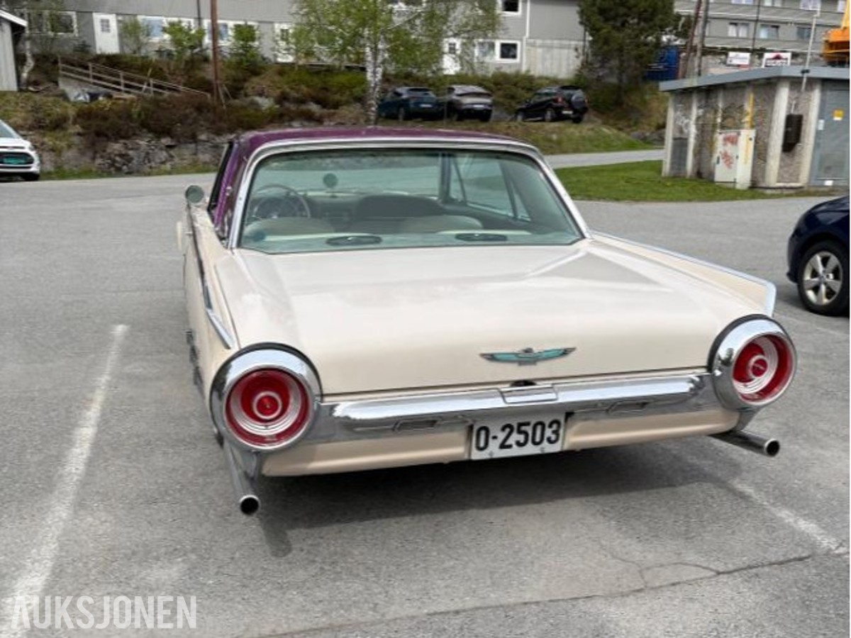 1962 Ford Thunderbird 