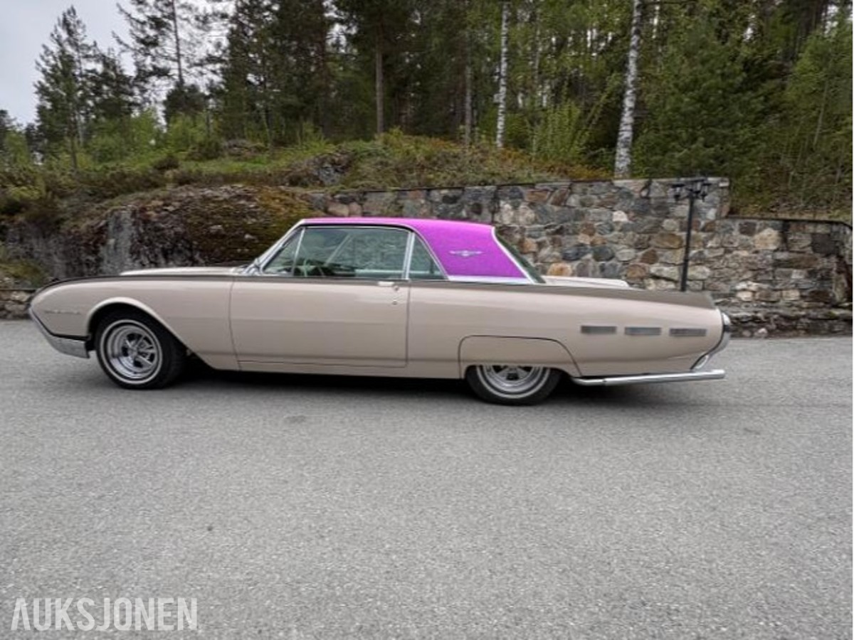 1962 Ford Thunderbird 
