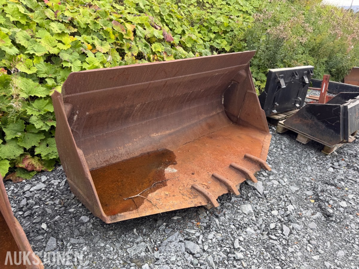 Hjullasterskuffe med Volvo BM-feste og tenner