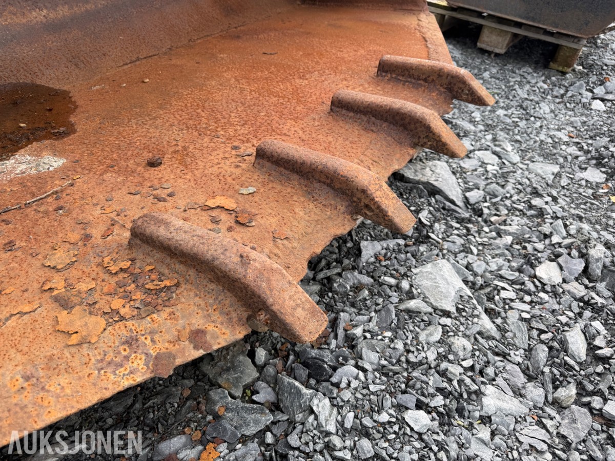 Hjullasterskuffe med Volvo BM-feste og tenner