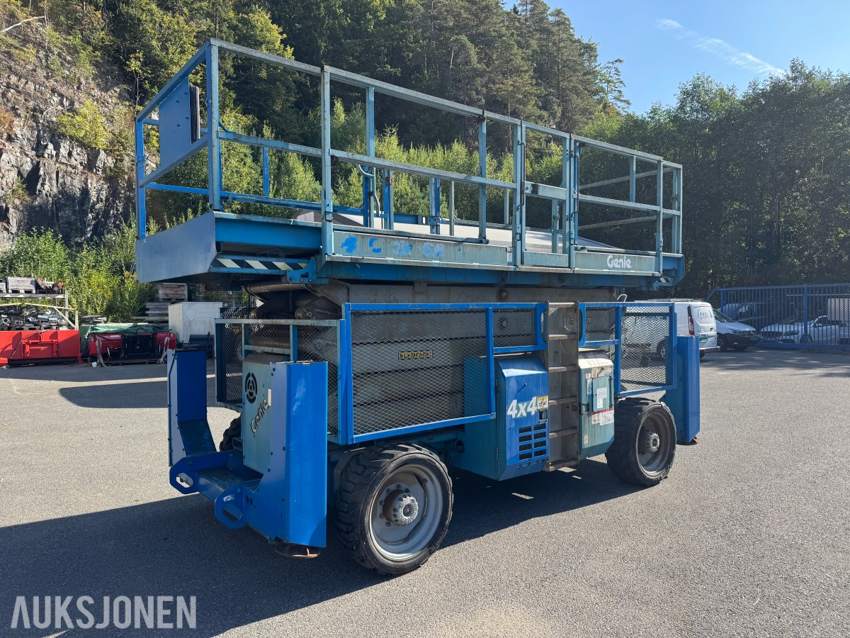 2003 Genie GS-5390 RT 4X4 SAKSELIFT MED STØTTEBEIN