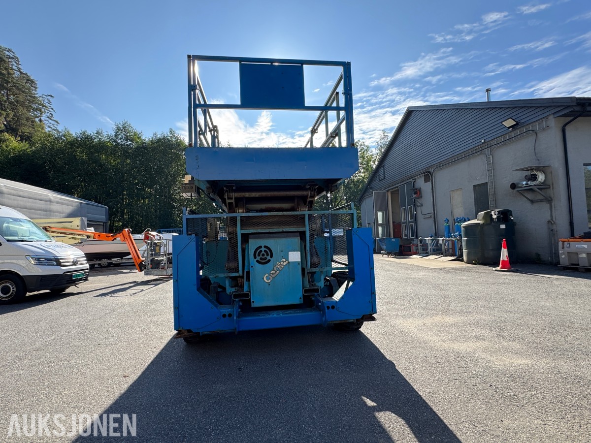 2003 Genie GS-5390 RT 4X4 SAKSELIFT MED STØTTEBEIN