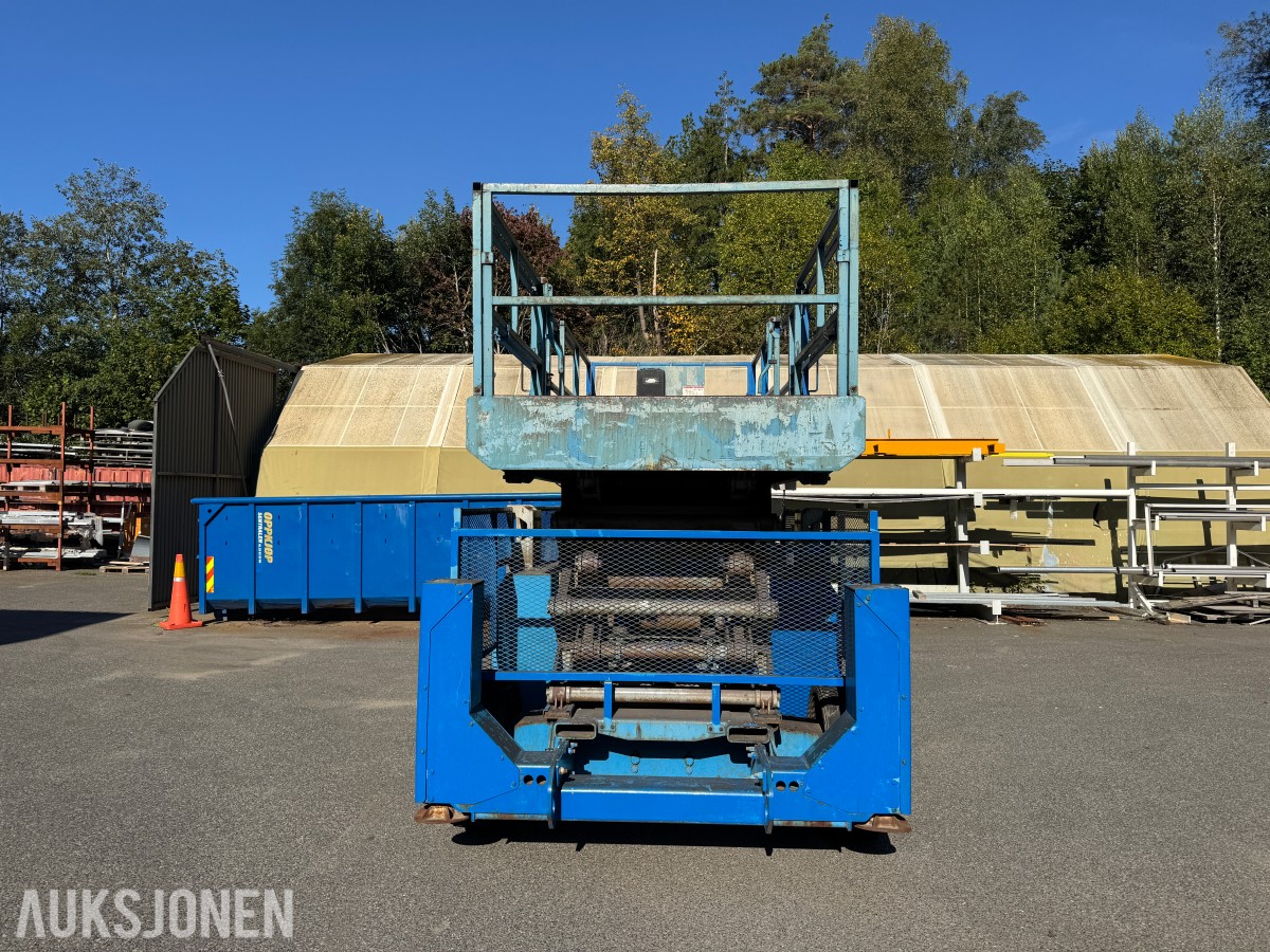 2003 Genie GS-5390 RT 4X4 SAKSELIFT MED STØTTEBEIN