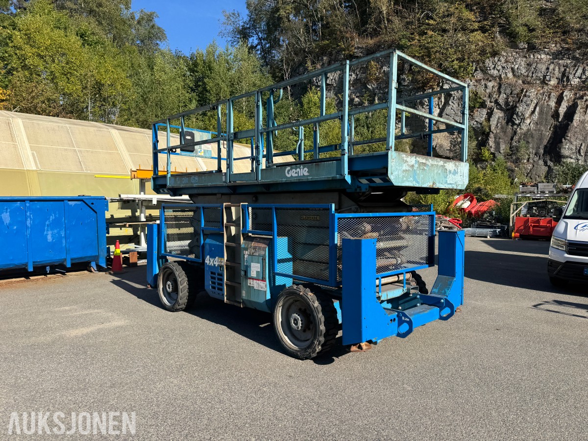 2003 Genie GS-5390 RT 4X4 SAKSELIFT MED STØTTEBEIN