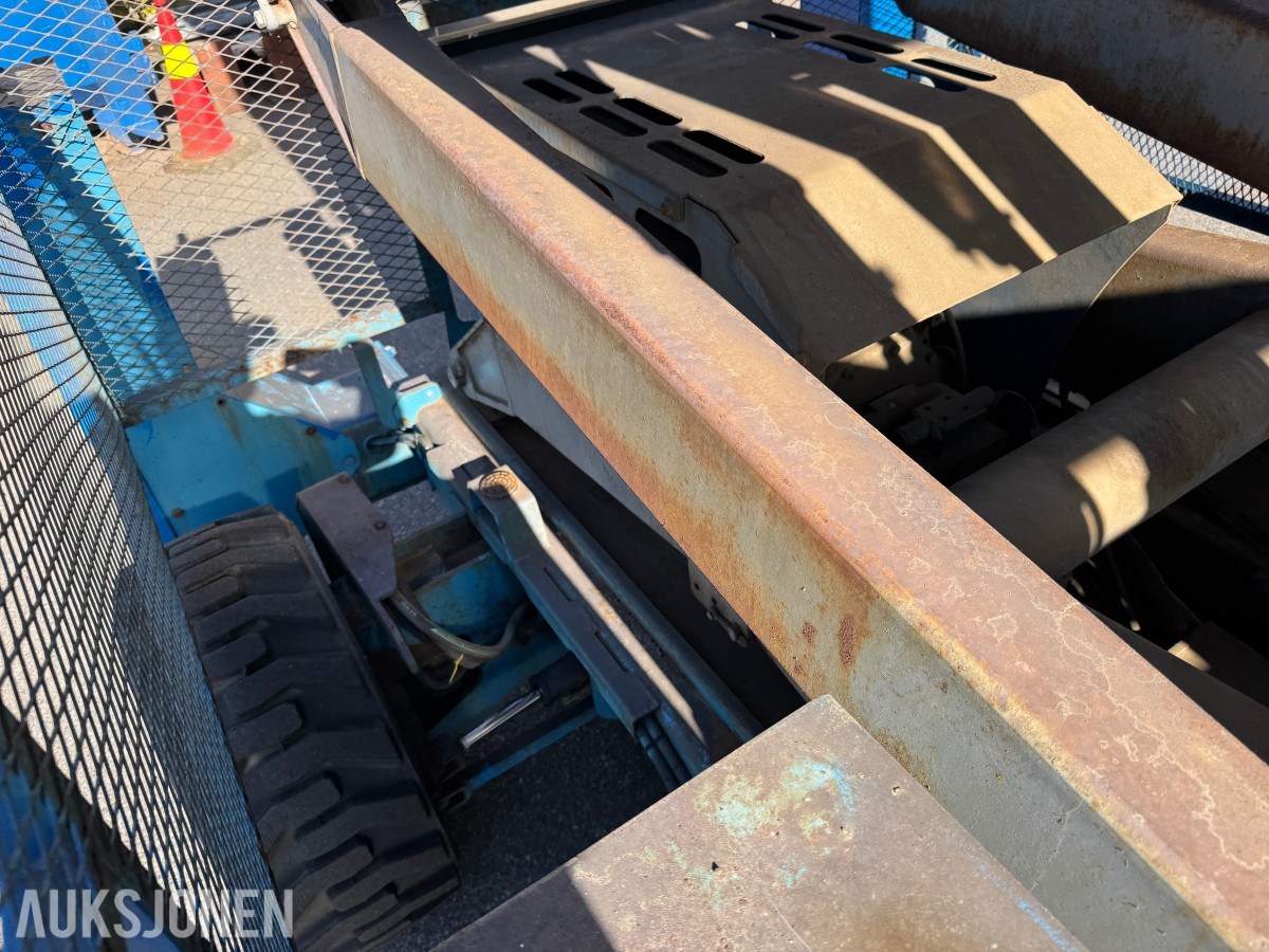 2003 Genie GS-5390 RT 4X4 SAKSELIFT MED STØTTEBEIN