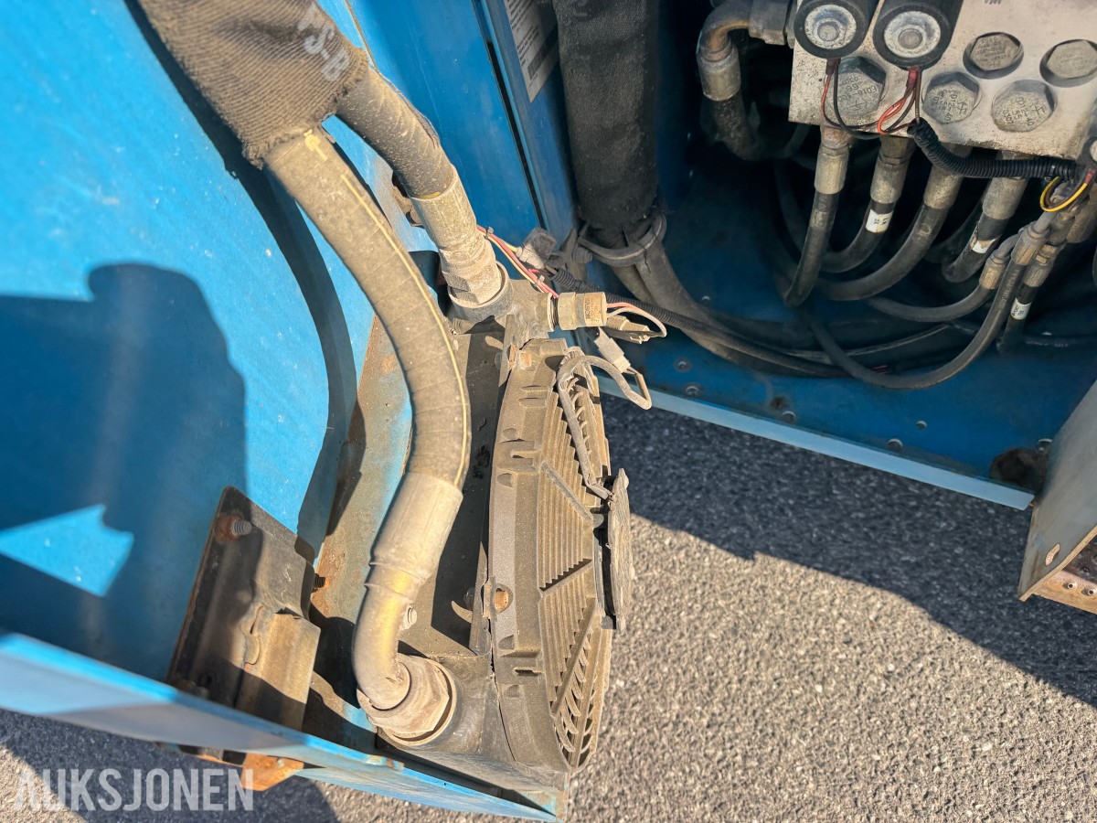 2003 Genie GS-5390 RT 4X4 SAKSELIFT MED STØTTEBEIN