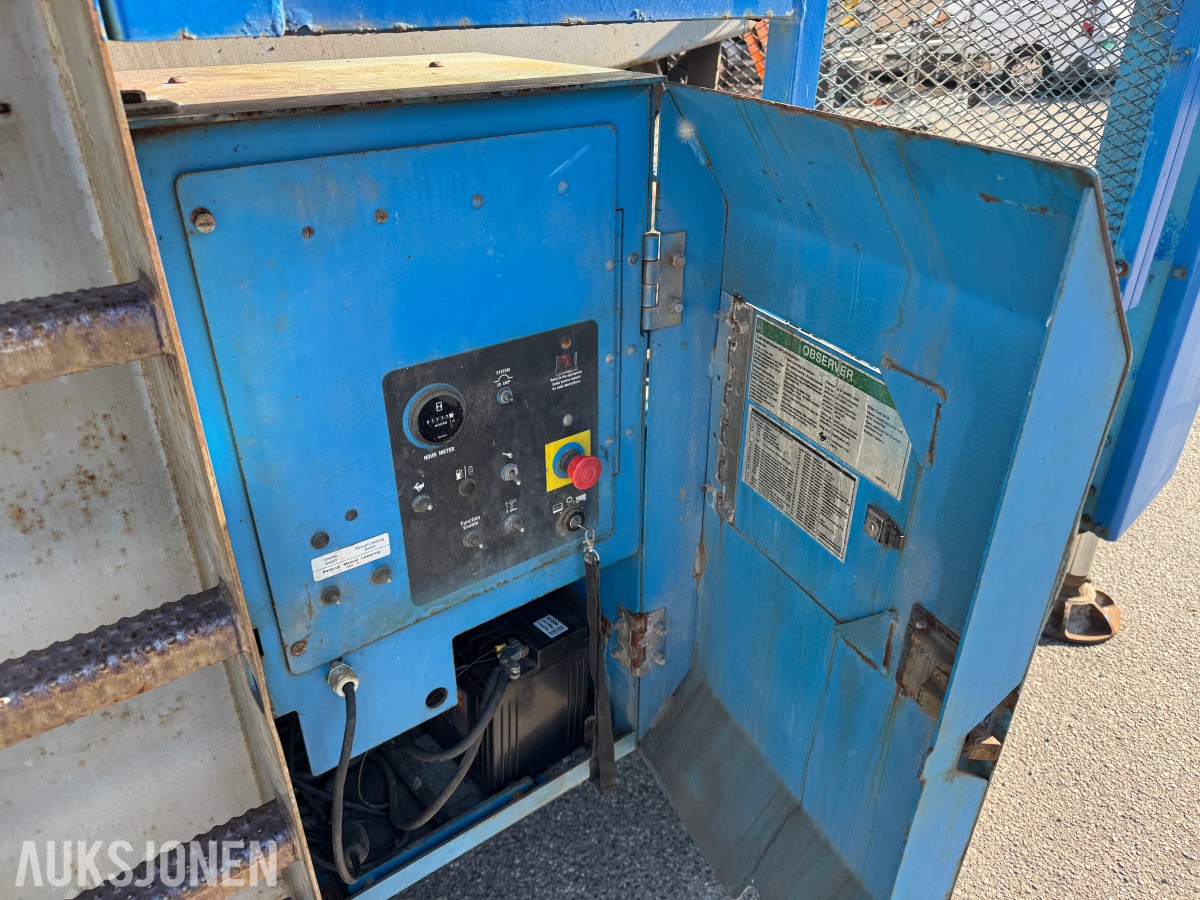 2003 Genie GS-5390 RT 4X4 SAKSELIFT MED STØTTEBEIN