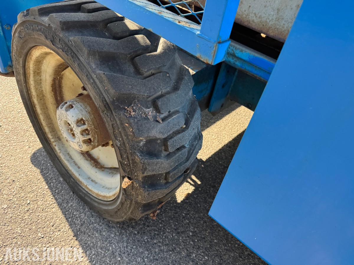 2003 Genie GS-5390 RT 4X4 SAKSELIFT MED STØTTEBEIN