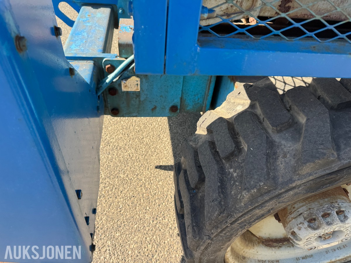 2003 Genie GS-5390 RT 4X4 SAKSELIFT MED STØTTEBEIN