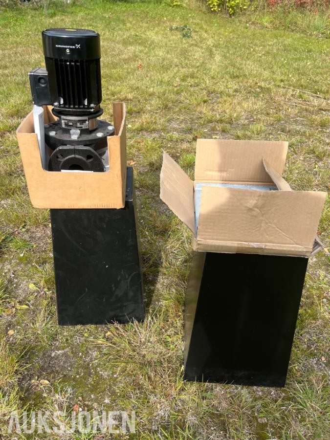 Grundfos TP 40-180/2 pumpe med pumpefot og baseplate.