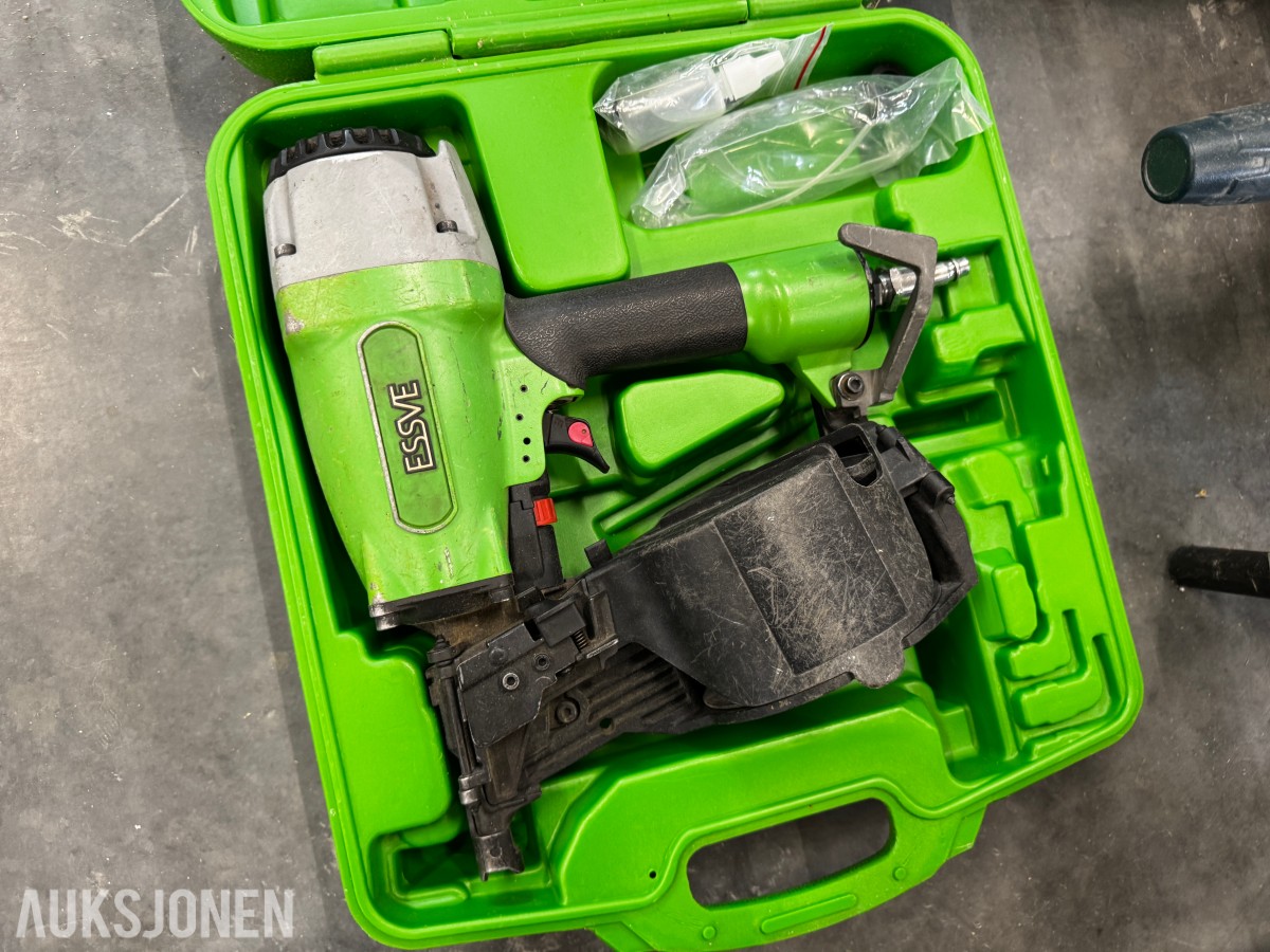 Verktøypakke sag, sagbord, spikerpistoler, fugepistol