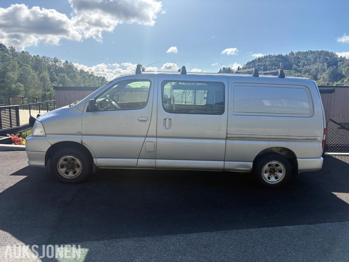 2011 Toyota HiAce 2.5 117hk 4WD innredning eu ok 08.2027