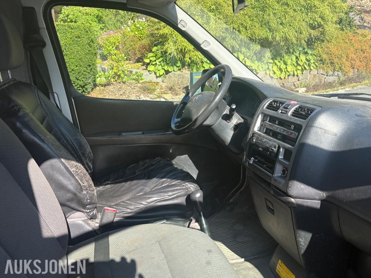2011 Toyota HiAce 2.5 117hk 4WD innredning eu ok 08.2027