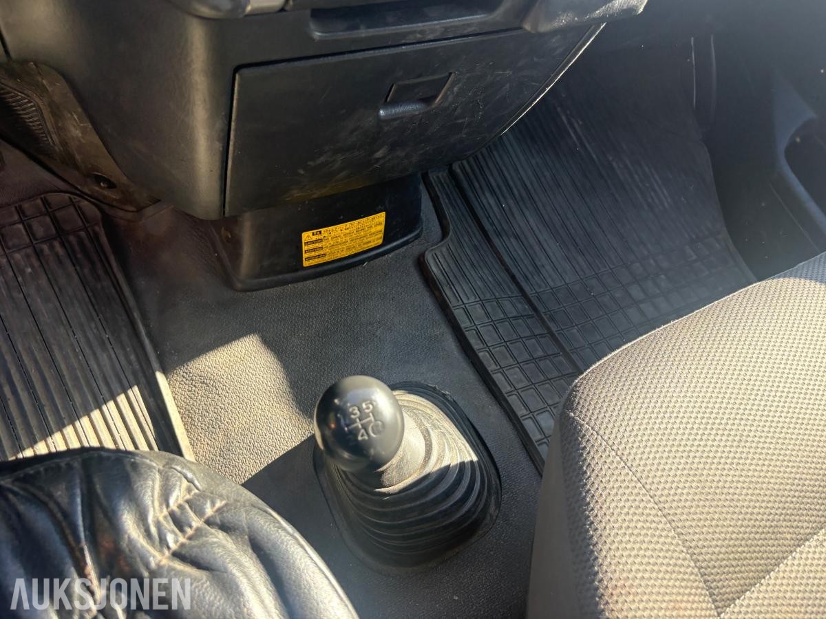 2011 Toyota HiAce 2.5 117hk 4WD innredning eu ok 08.2027