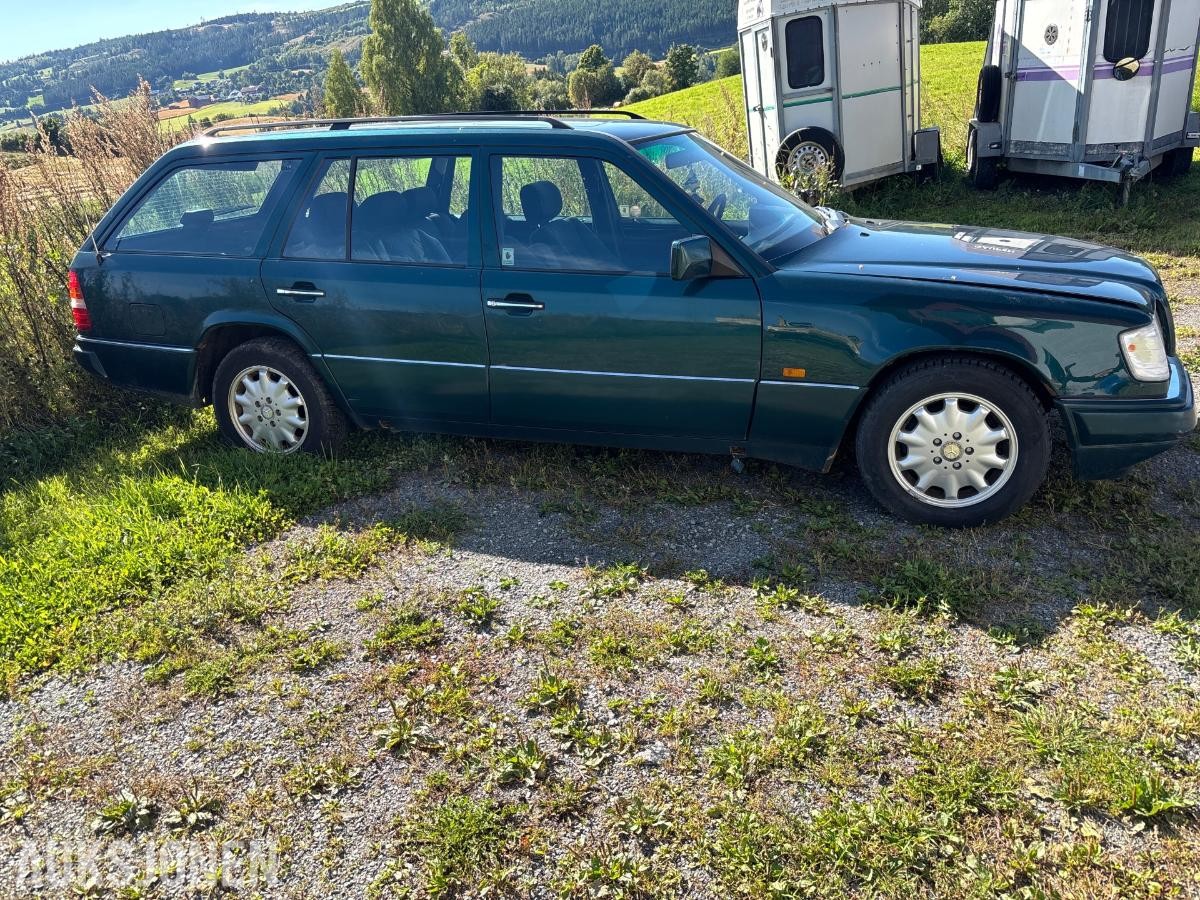 1995 Mercedes-Benz E 220 2.2 Bensin 150hk Automat, Rep.objekt