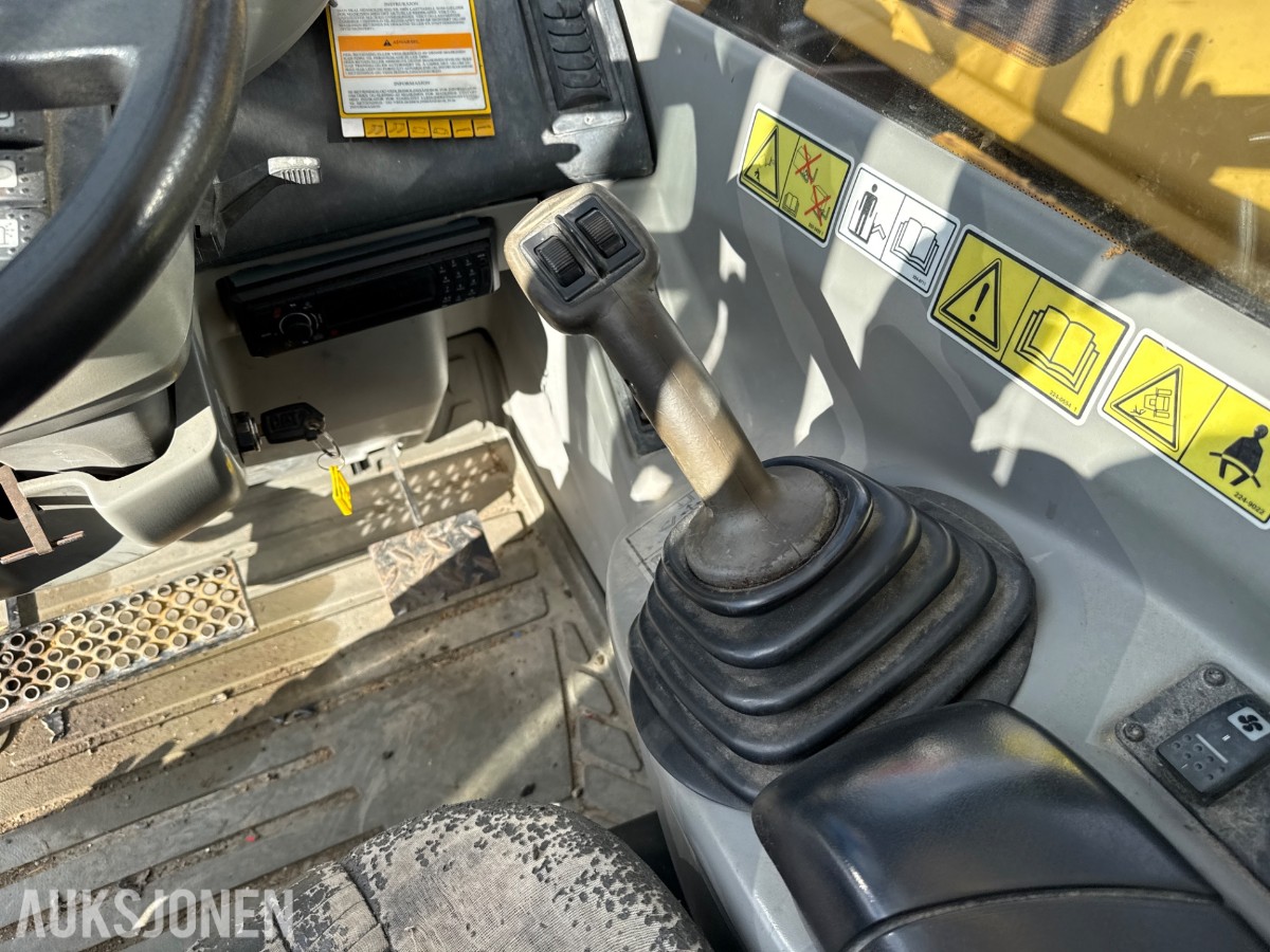 2006 Cat TH460B, 4955 timer, pallegafler