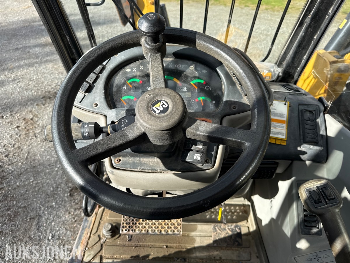 2006 Cat TH460B, 4955 timer, pallegafler